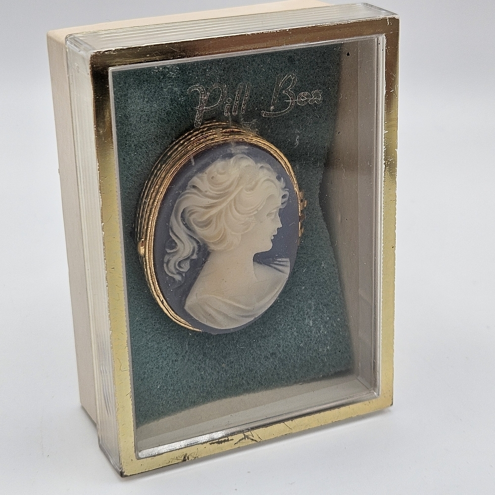 NEW VINTAGE Blue White Carved Cameo Gold Tone Hinged Pill Trinket Box Pillbox